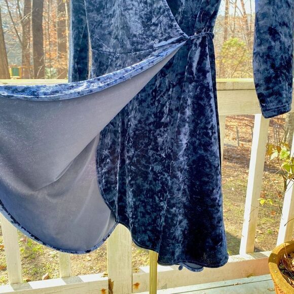 Lulu’s Navy Blue Crushed Velvet Mini Wrap Dress - Picture 4 of 8